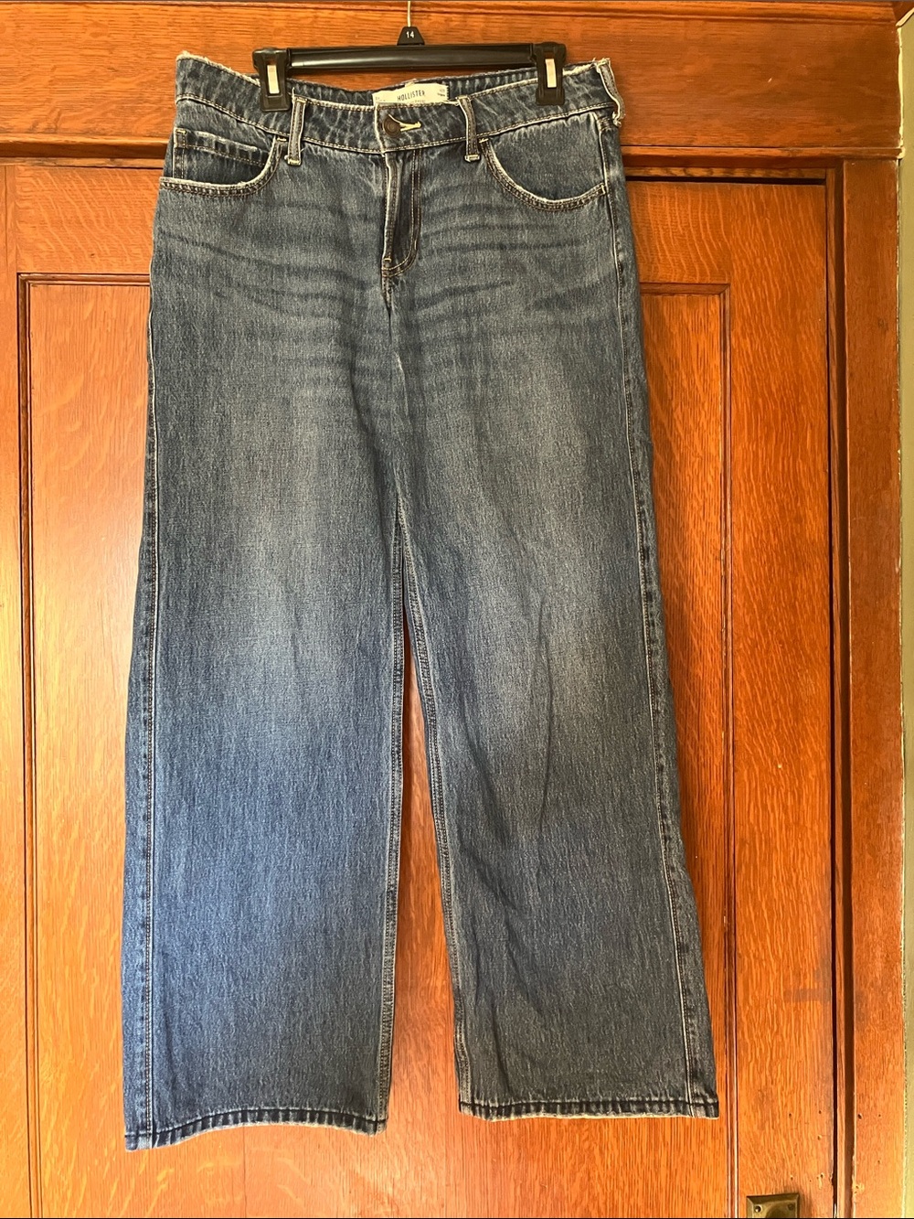 Hollister women’s size 8R or waist 29 low rise baggy jeans